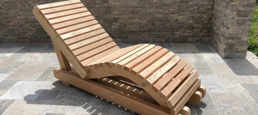 Liege aus Lärchenholz